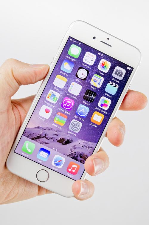 Apple iPhone 6 review: iPhone 6 sets the smartphone bar - CNET