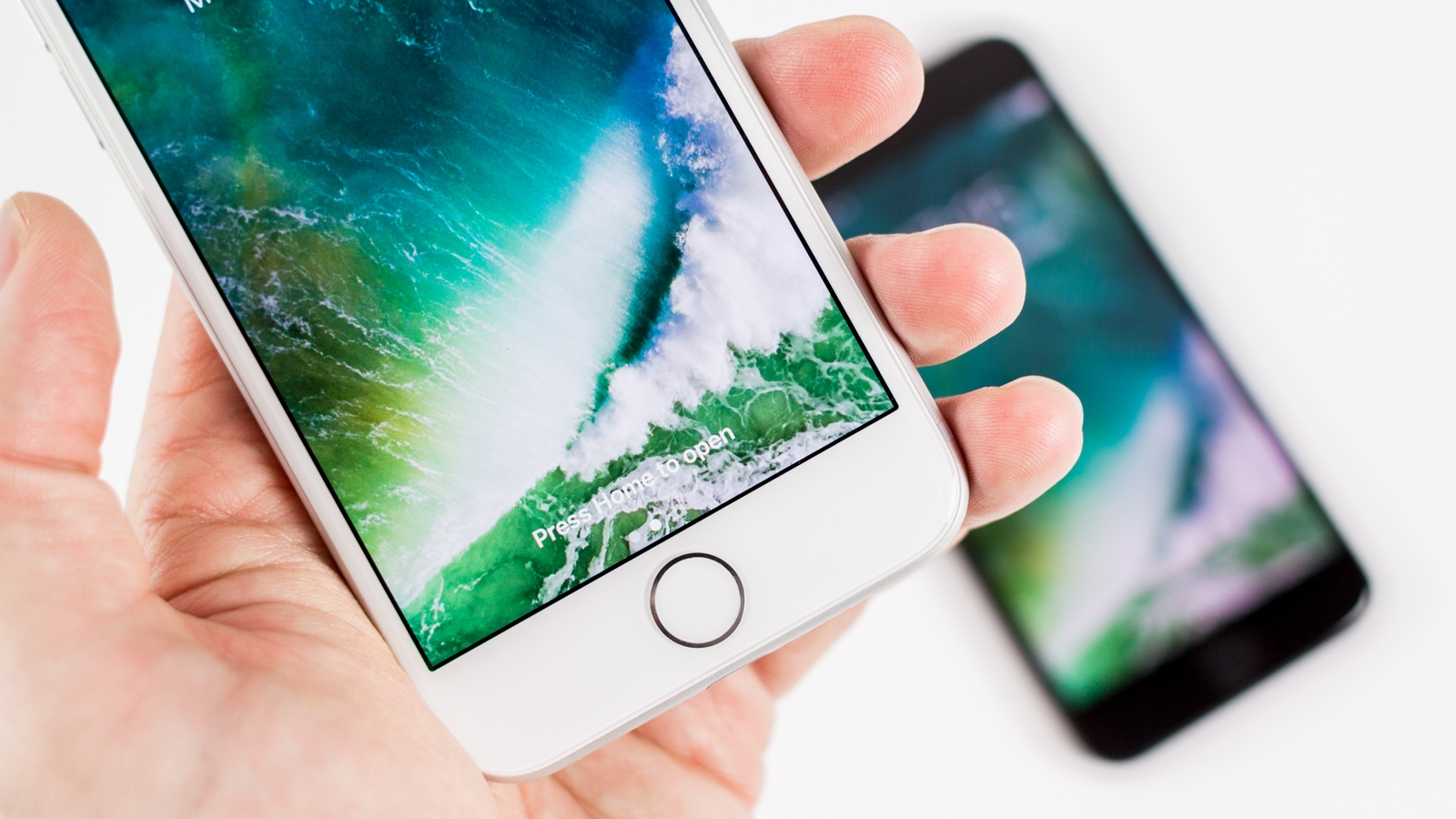 Inside iPhone 7 Plus: Water resistance