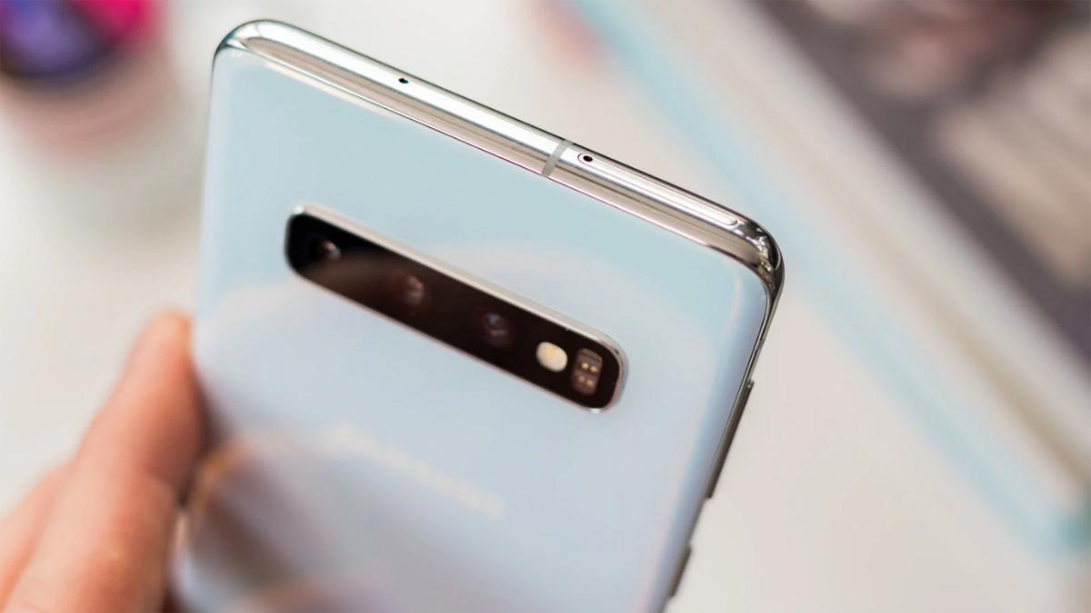 iPhone 11 vs Samsung Galaxy S10