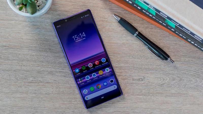 iPhone 11 vs Sony Xperia 1